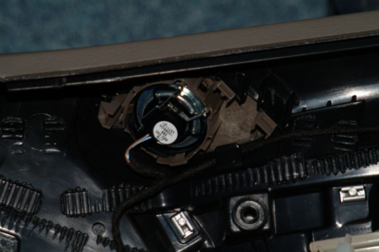 Door panel of a modern passenger car – wiring (example)